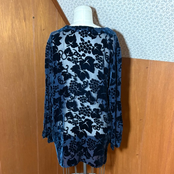 The Limited Navy Velvet Floral Burnout Sheer Tunic Size S - Picture 2 of 4